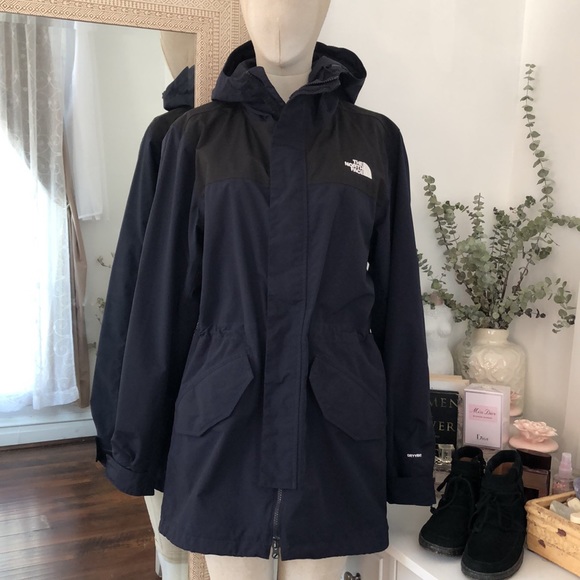 The North Face Windbreaker Jacket 🧥 - Picture 9 of 11